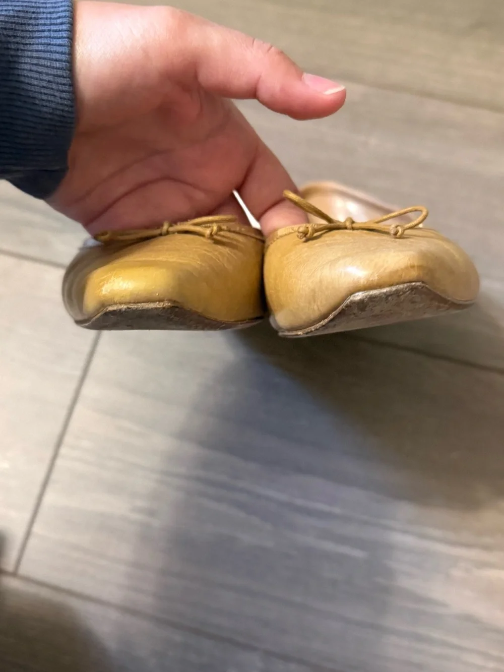 Veronica Beard Tan Pointed-Toe Leather Ballet Flats with Bow